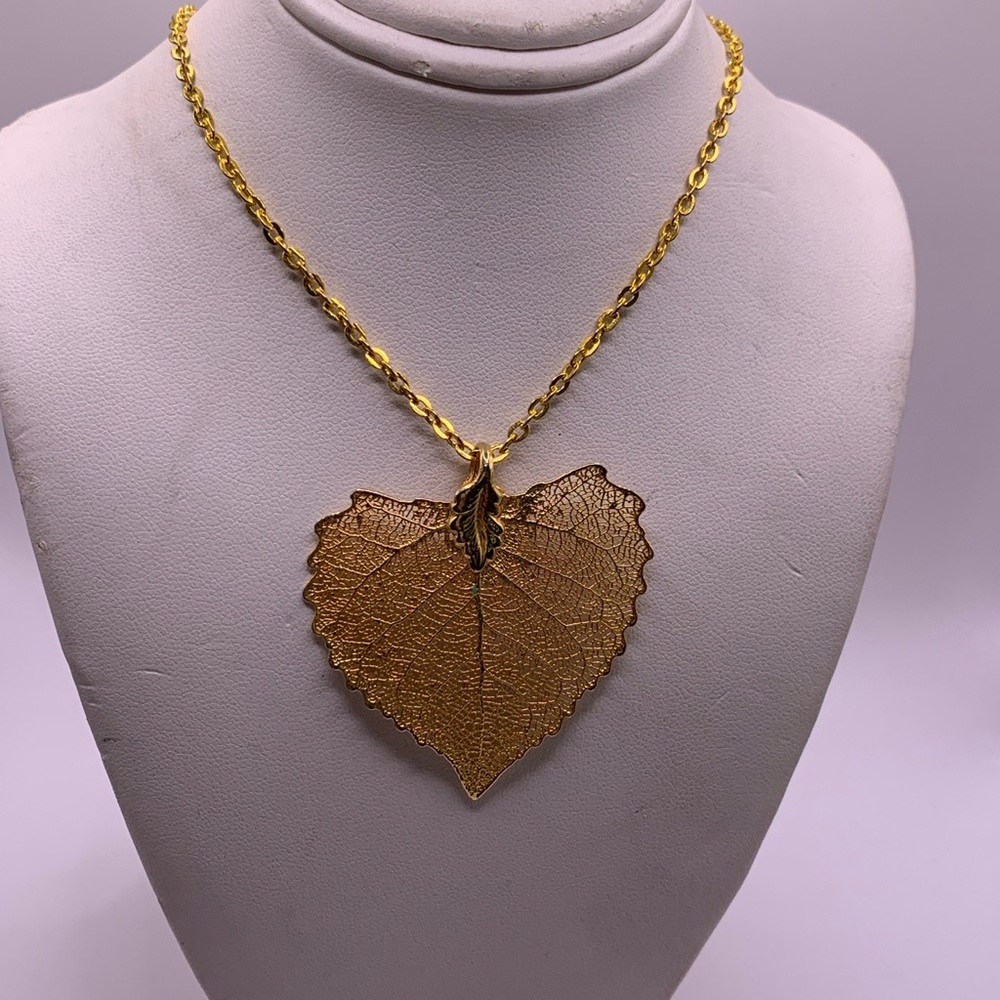 Gold Leaf Pendant Necklace